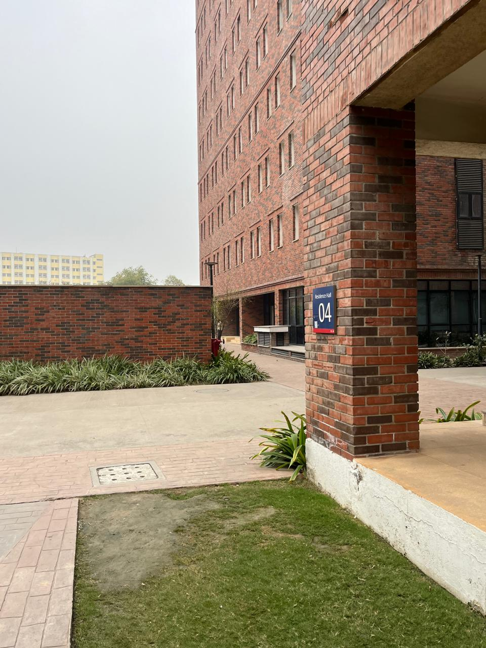 Street scene photographed from a closer position